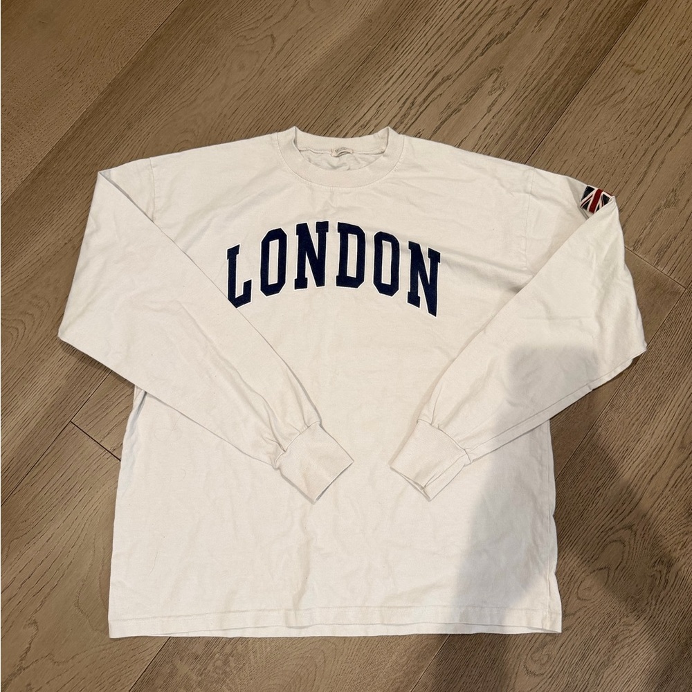Brandy Melville White Long Sleeve 'LONDON' Tee with Navy Graphic